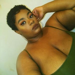 Meet your Posher, Myra
